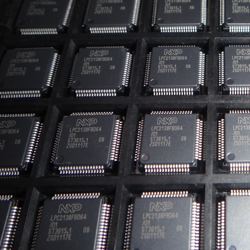 Оригинал микроконтроллера IC обломока интегральной схемаы LPC2138FBD64 QFP64 совершенно новый неиспользованный